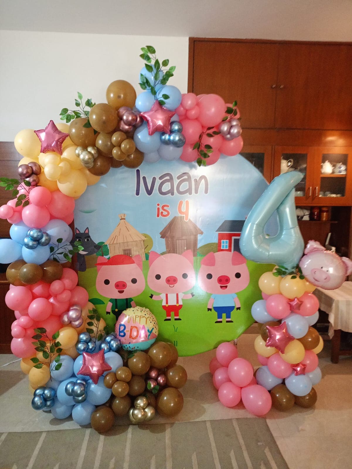 Ivaan Is Three Little Pigs-Themed Birthday Decor With Pig And Leaf Balloons