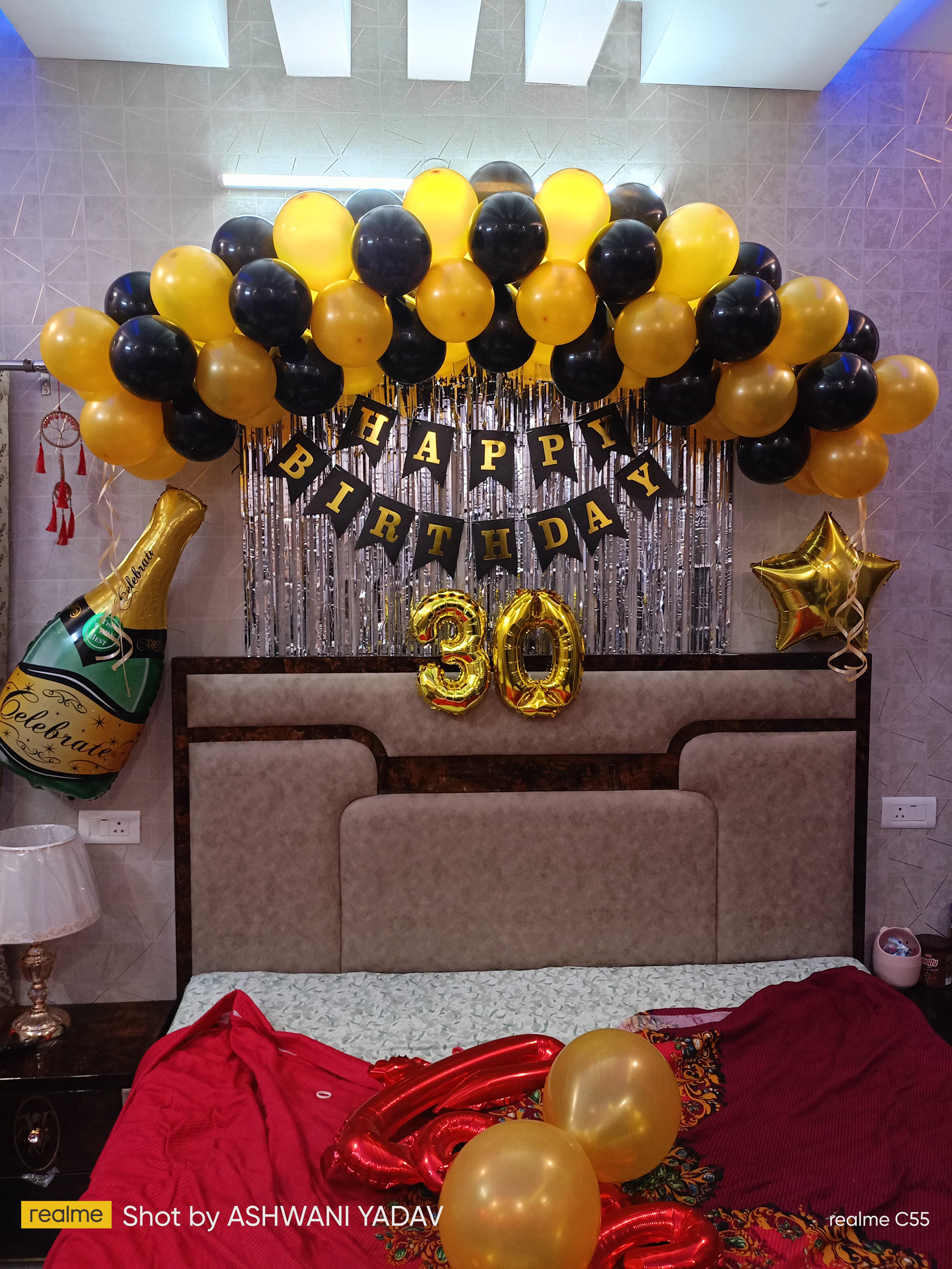 Black Gold Thirtyth Birthday Room Balloon Decor